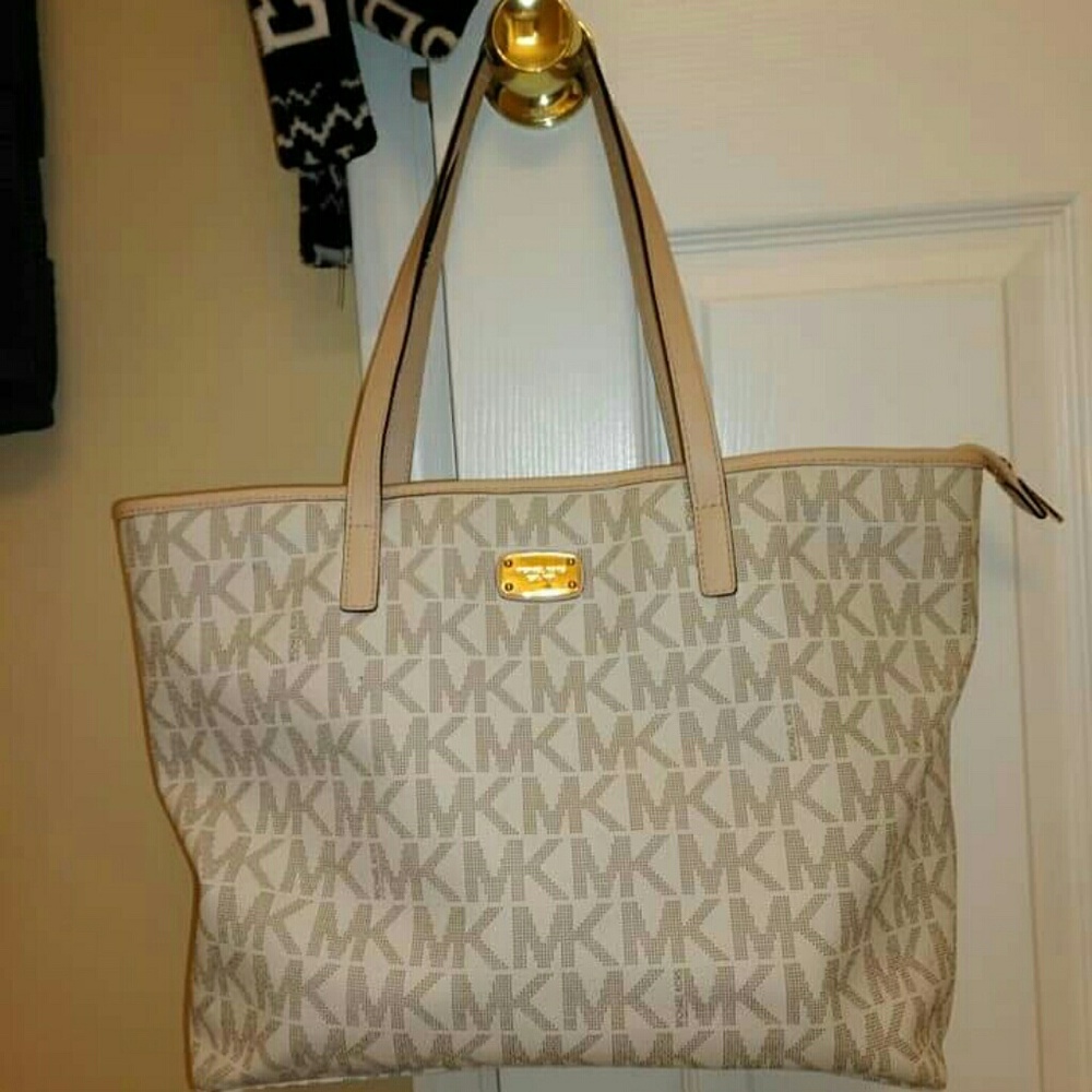 Michael Kors jet set purse